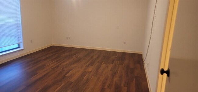 Building Photo - 7655 S Braeswood Blvd