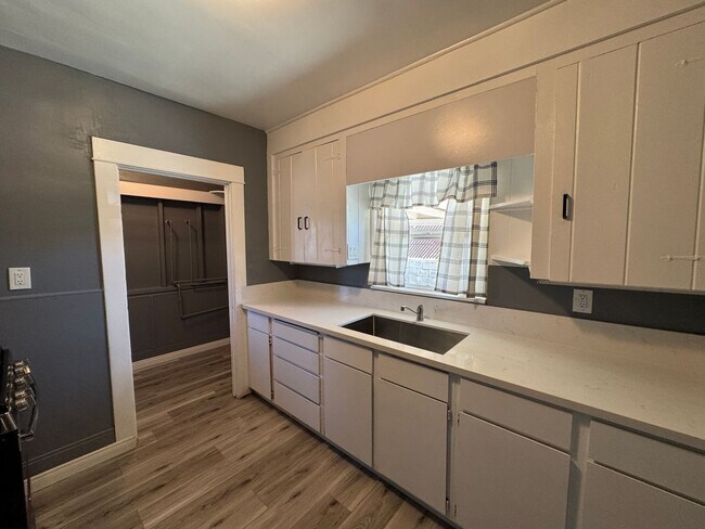 Building Photo - 3766 Teak St