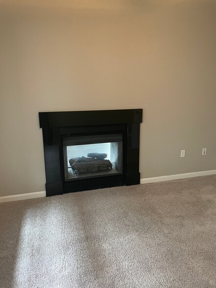 Building Photo - 1460 Little Raven St