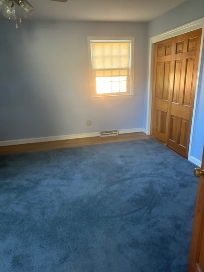 Building Photo - Lovely Colonial Home in Sharpley