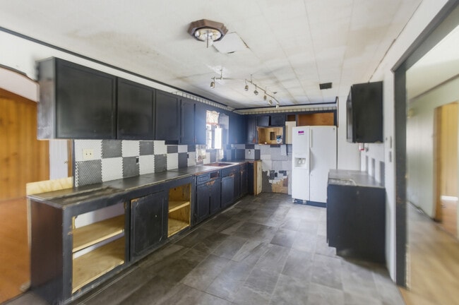 Building Photo - 919 25th St