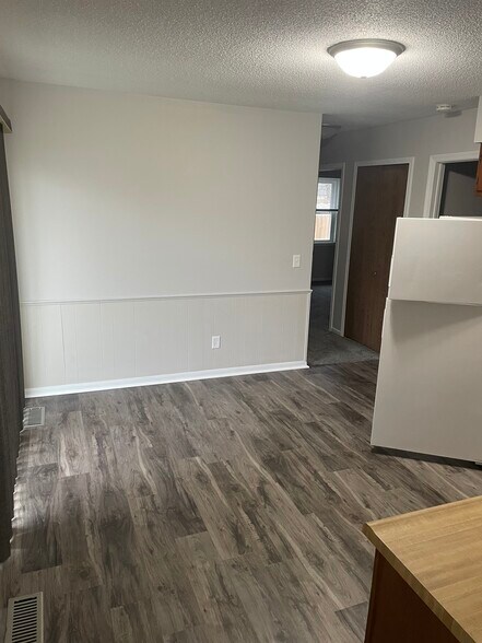 Building Photo - 714 Park Ave