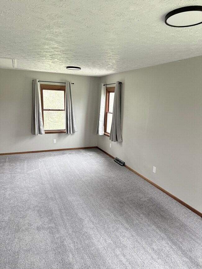 Building Photo - 8327 Riverview Rd