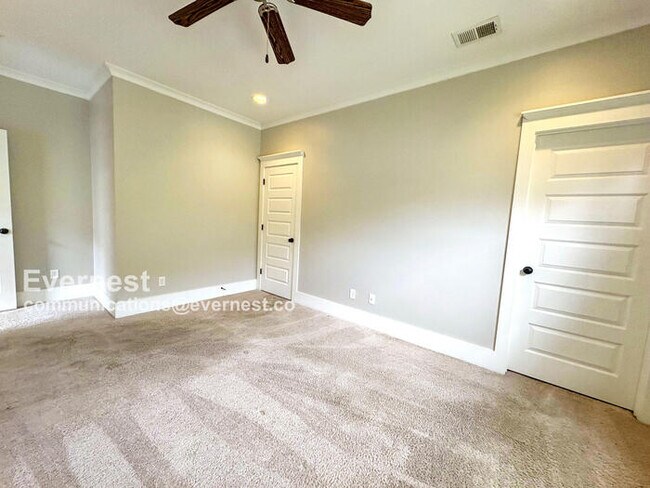 Building Photo - 3423 Sawyer Dr