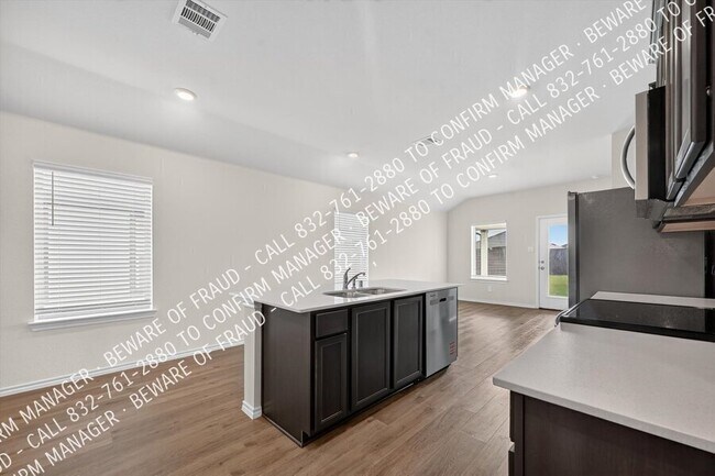 Building Photo - 6111 Shearwater Rd