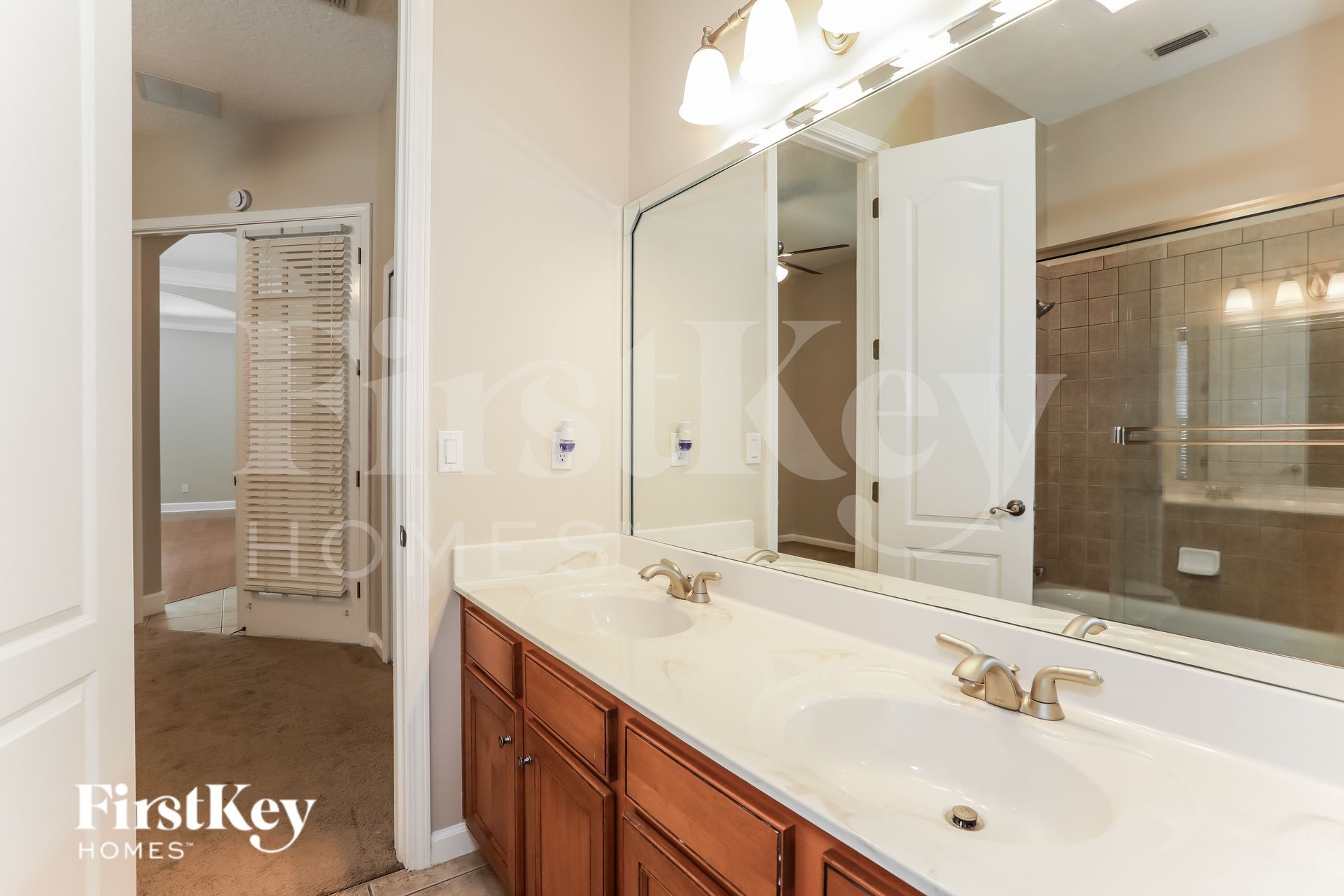 Building Photo - 1656 Fairway Ridge Dr