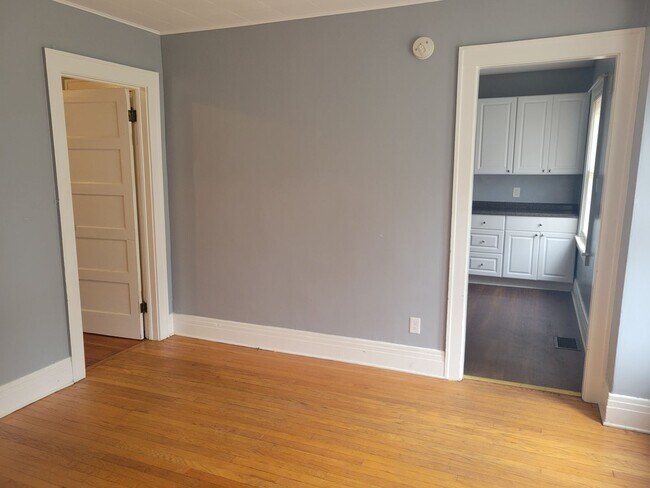 Building Photo - 126 Flanders St