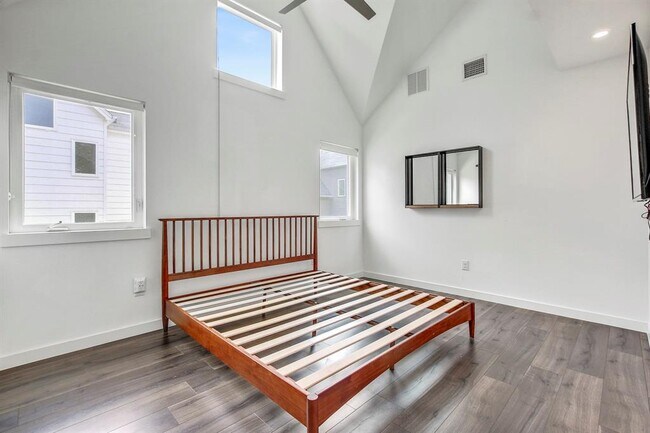Building Photo - 2502 Southland Dr