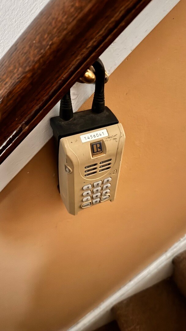 Building Photo - 5501 N California Ave