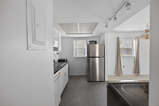 Building Photo - 1567 SE 27th St