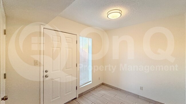 Building Photo - 1712 E Pepper Cir