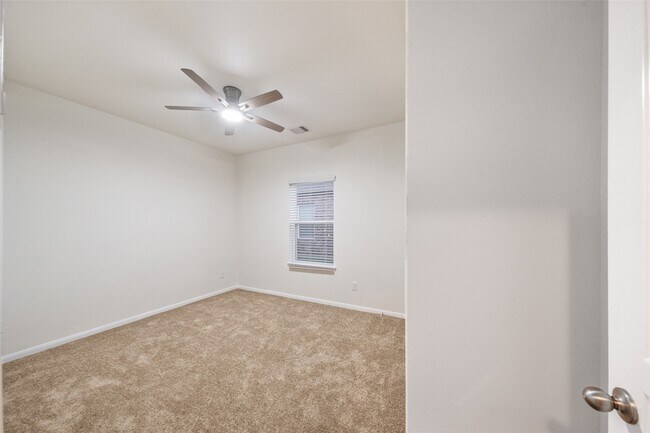 Building Photo - 2516 Pearl Ct