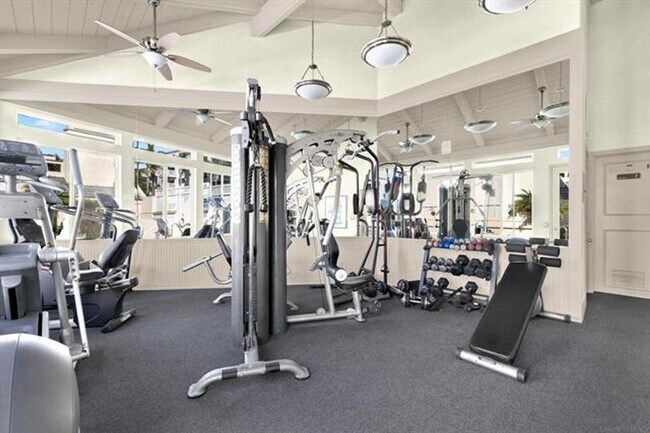 Building Photo - 1 Bed/1 Bath Crown Point Condo with Bay Views