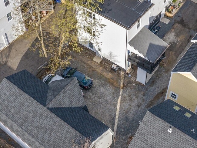 Building Photo - 30 Putnam St