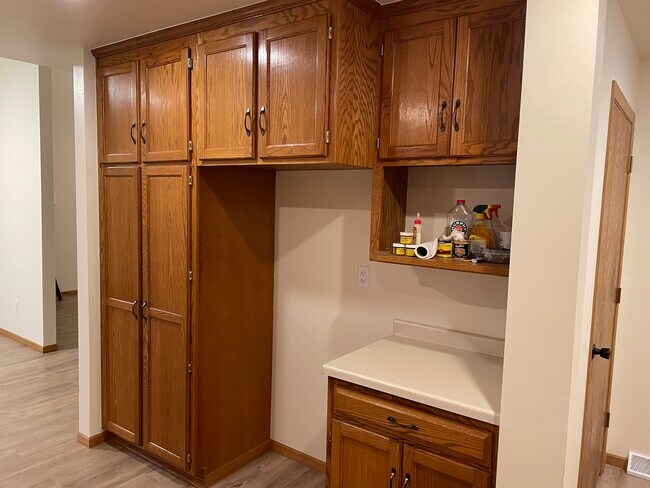 Kitchen - 1023 Rolling Meadows Dr