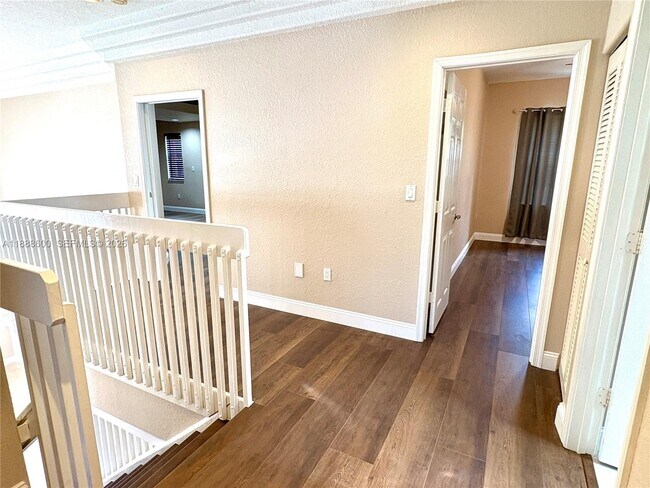 Building Photo - 210 La Costa Ct