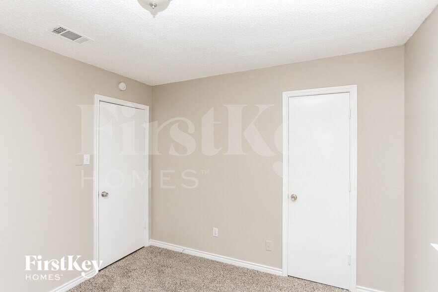 Building Photo - 231 Myrtle Dr