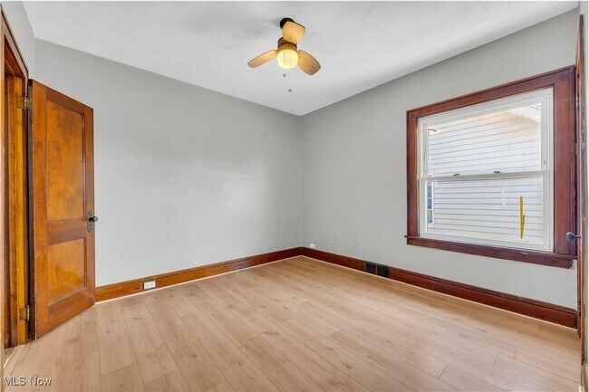 Building Photo - 9806 Sladden Ave
