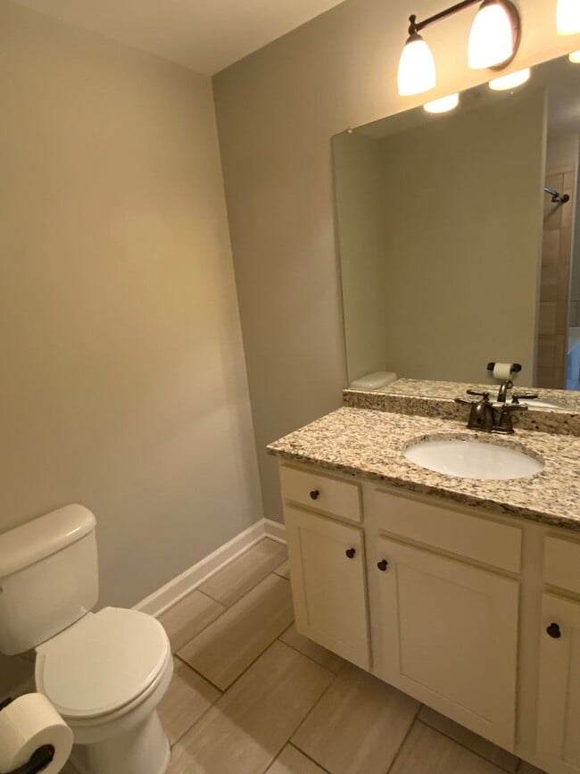 Building Photo - 2bd 2.5ba Townhome in Germantown/Neuhoff District