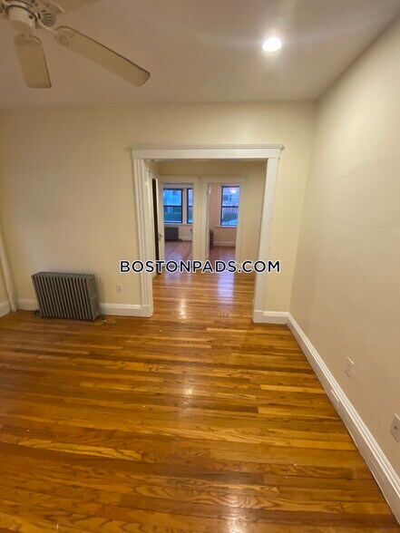 Building Photo - 240 Kelton St