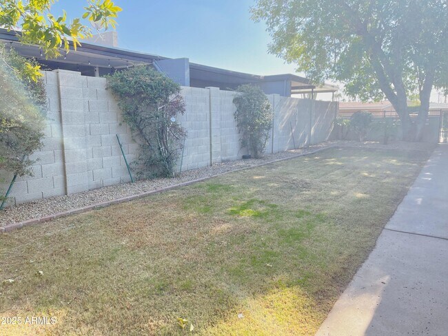 Building Photo - 3646 E Montecito Ave
