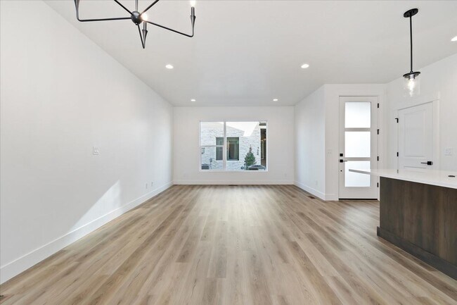 Building Photo - Brand New 3 Bed 2.5 Bath Townhouse With Many Amenities