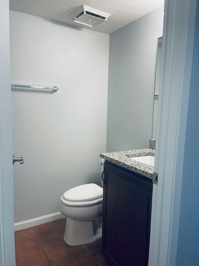 Building Photo - COMING SOON! Great Townhouse with 2 Bedrooms 2 Bath!