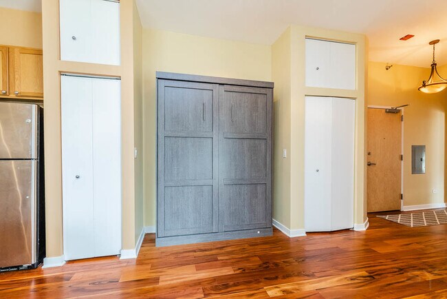 Building Photo - 1600 S Indiana Ave