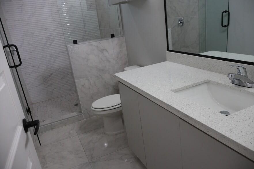 spare bathroom - 1005 Hidden Hills St