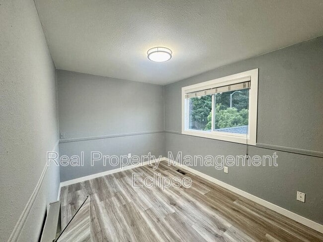 Building Photo - 916 207th Pl SE