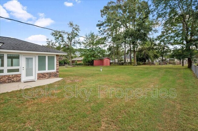 Building Photo - 210 Pine Grove Dr