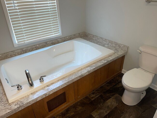 Building Photo - Beautiful 3 Bedroom Home in Lockwood Community!