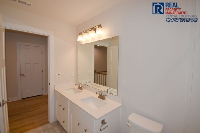 Building Photo - Luxury 4 bd 3.5 bath with office, bonus ro...