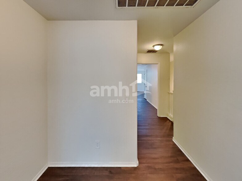 Building Photo - 10123 E Isleta Ave