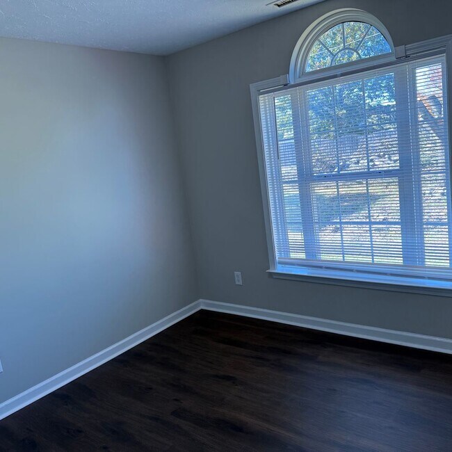 Building Photo - 1551 Ridgemont Dr