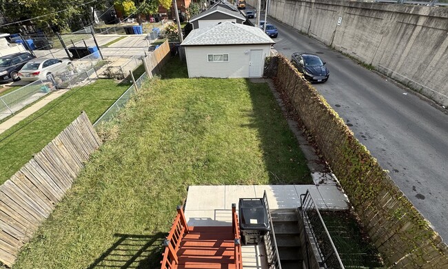 Building Photo - 1801 N Washtenaw Ave