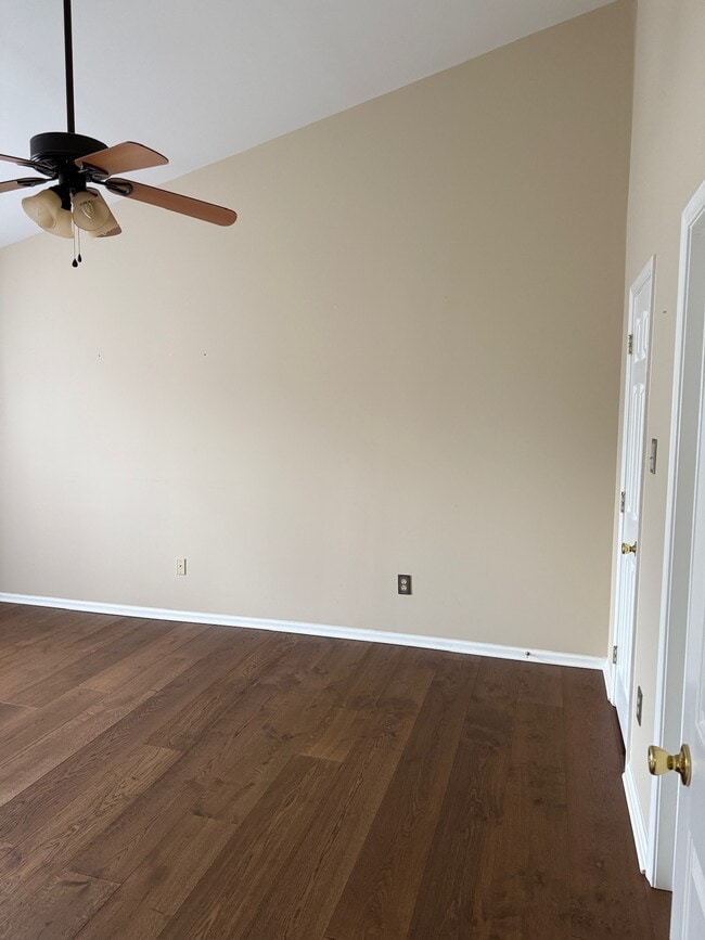 Building Photo - 481 Stoneglen St