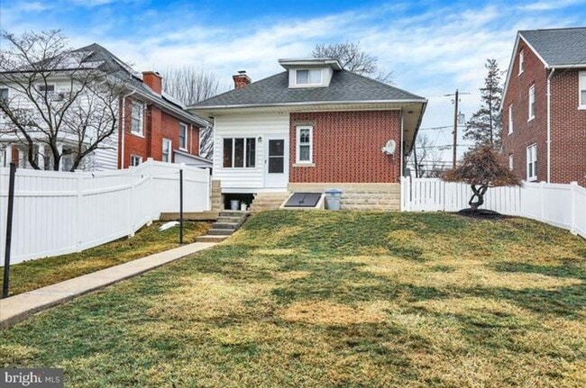 Building Photo - 2 Bed 1 Bath Single Family Home In Mount Joy