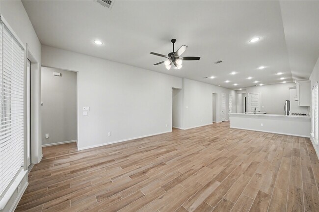 Building Photo - 31527 Splitting Willow Ln