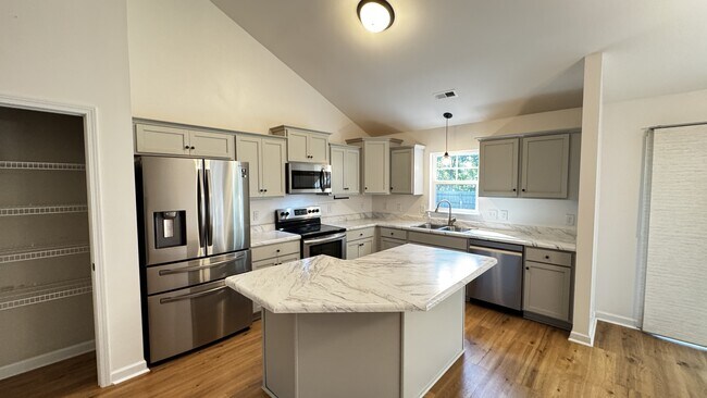 Building Photo - 225 Westfield Dr