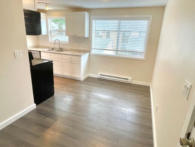 Building Photo - Newly renovated 2 bedroom condo with off-s...