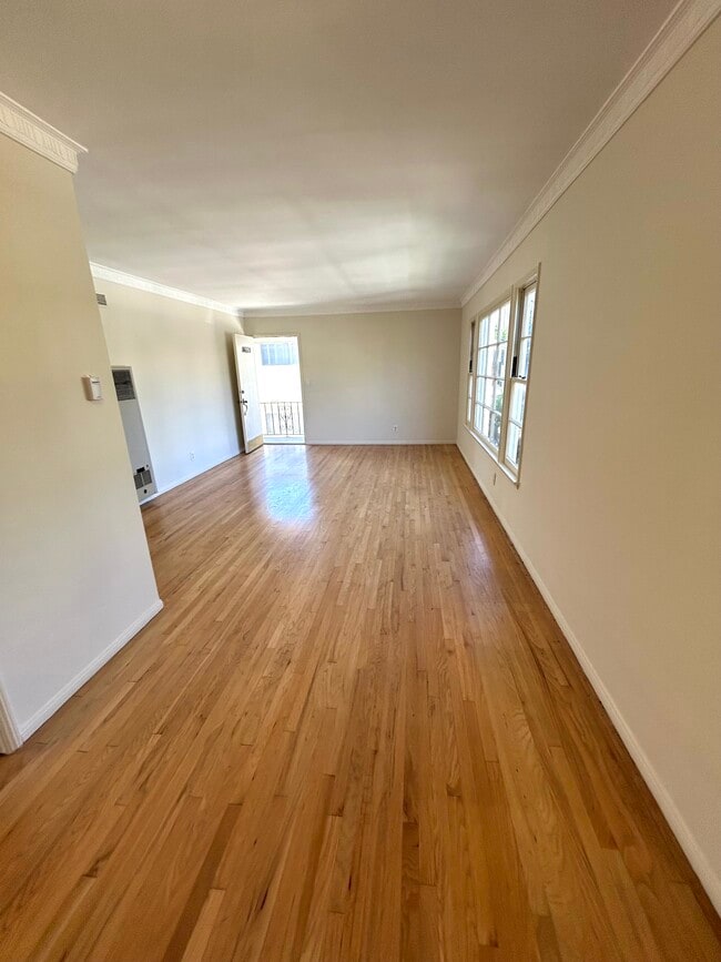 Building Photo - 10630 Holman Ave