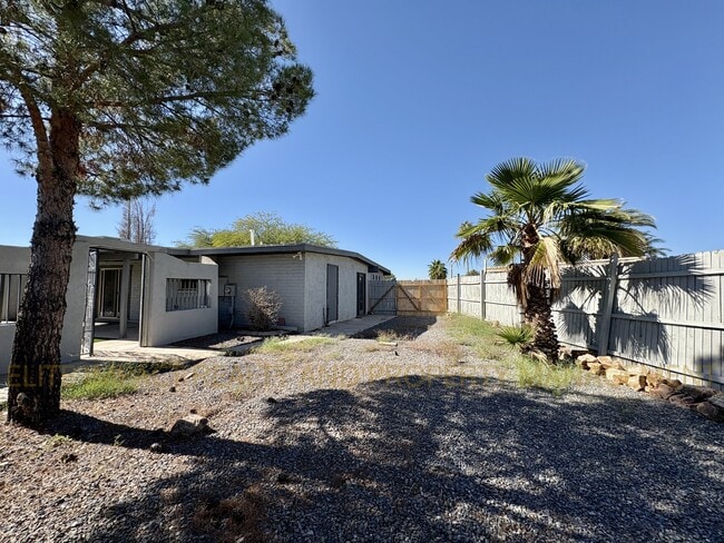 Building Photo - 7429 E 45th St