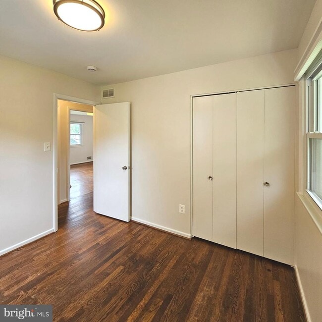 Building Photo - 8533 Pepperdine Dr