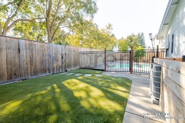 Building Photo - 5912 Laguna Villa Way