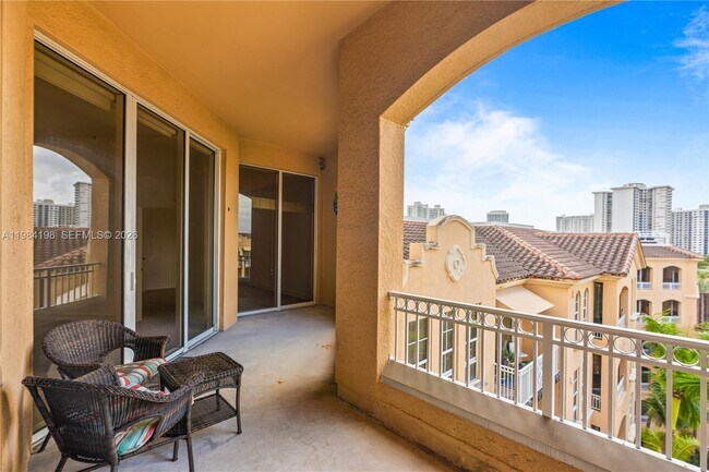 Building Photo - 3001 NE 185th St