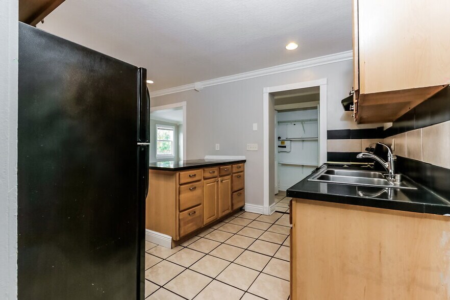 Building Photo - 395 Plum Tree Dr