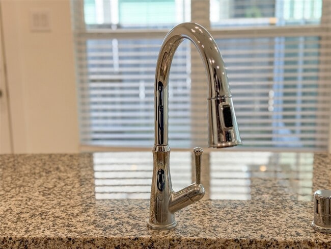 Building Photo - 10030 Crescendo Wy