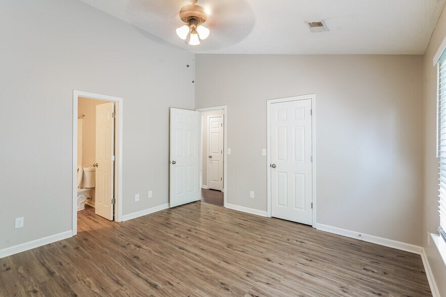 Building Photo - 3260 Cain Harbor Dr