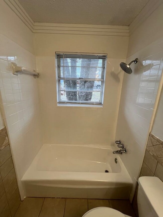 Building Photo - Nice 3 Bedroom 2 Bathroom House in Little Rock, Arkansas